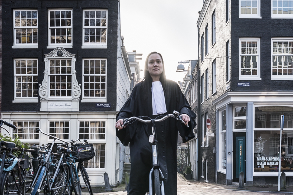 Fietsende_stagiaire_amsterdam